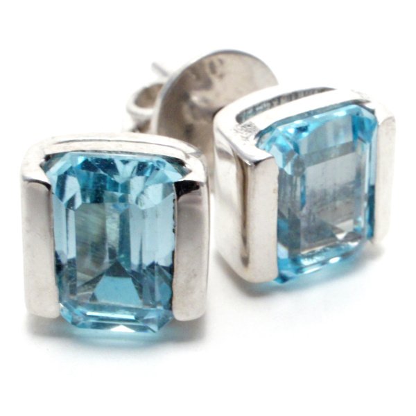 Blue topaz Oblong Silver Stud earrings. Birthstone for December.